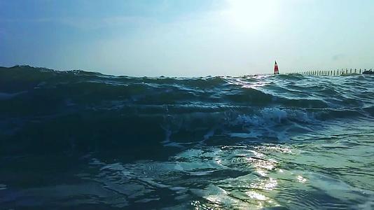 大海浪翻滚特写升格视频的预览图