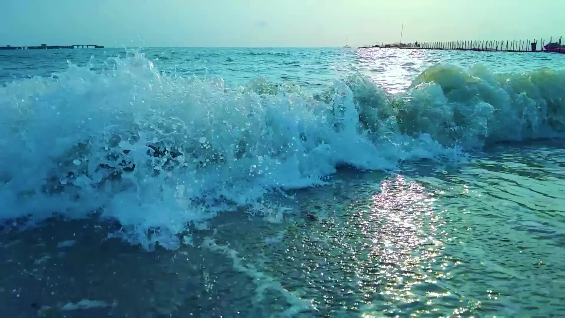 大海浪升格镜头特写视频的预览图