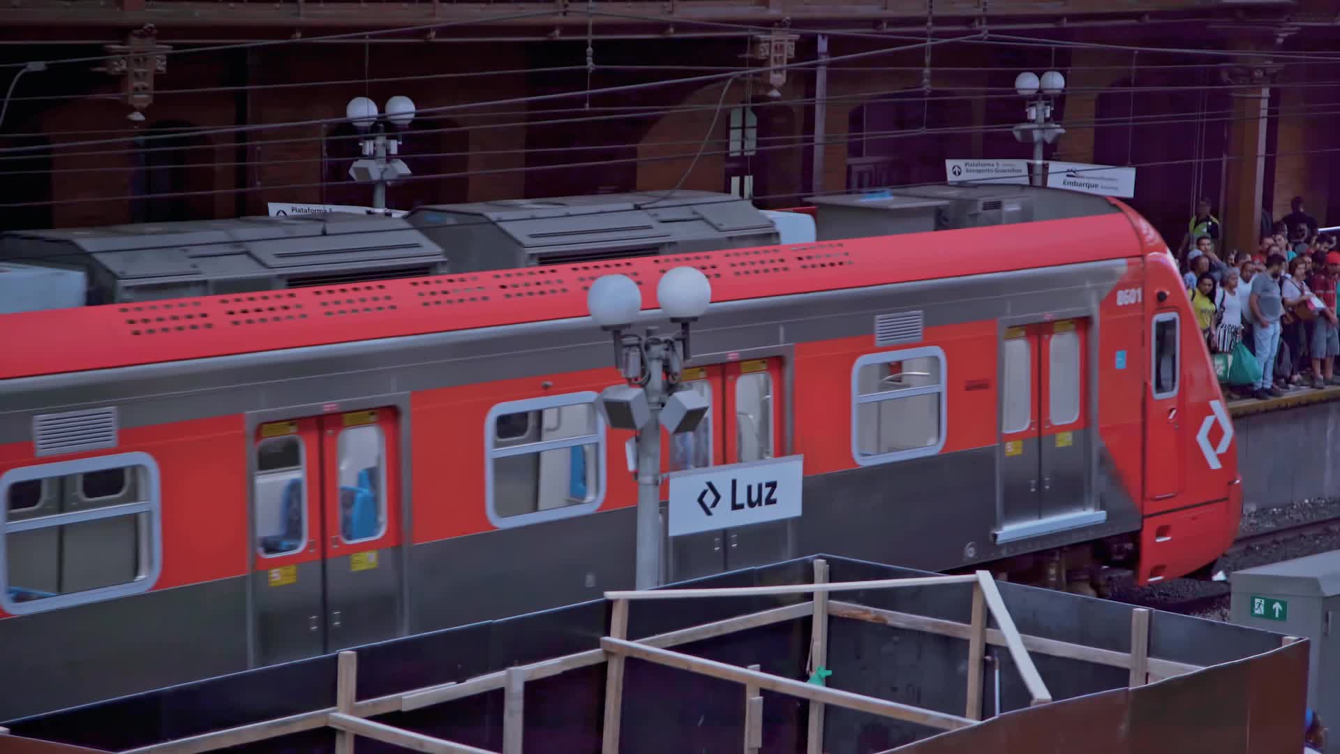 巴西圣保罗火车站列车行驶实拍视频视频的预览图