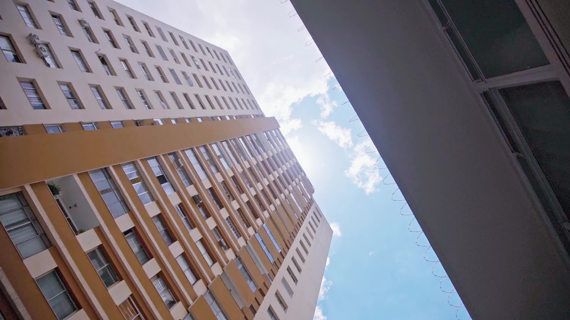 巴西圣保罗城市街道高楼视频视频的预览图