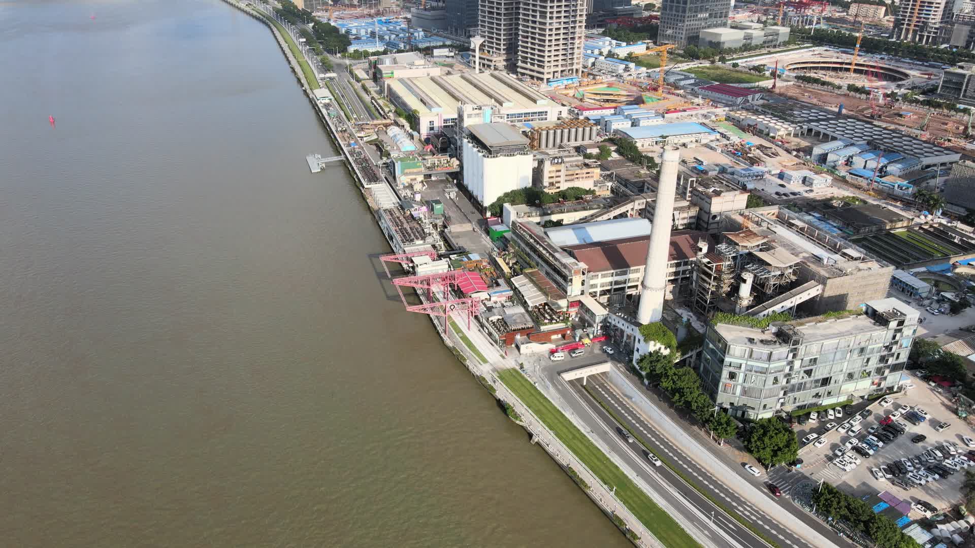 广州琶洲CBD建筑工地航拍珠江一侧视频的预览图