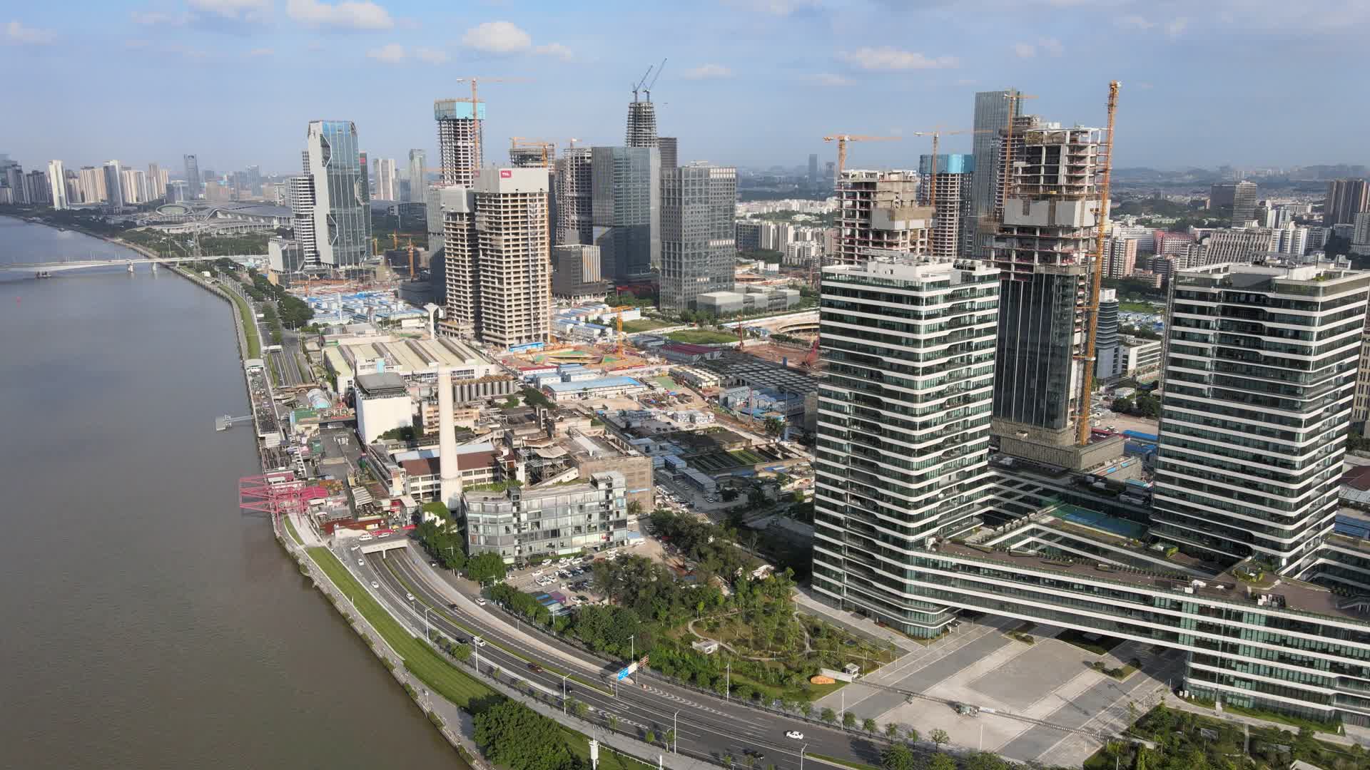 广州琶洲CBD建筑工地航拍珠江一侧视频的预览图