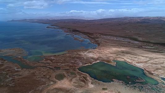 青海盐湖自然风光航拍视频视频的预览图