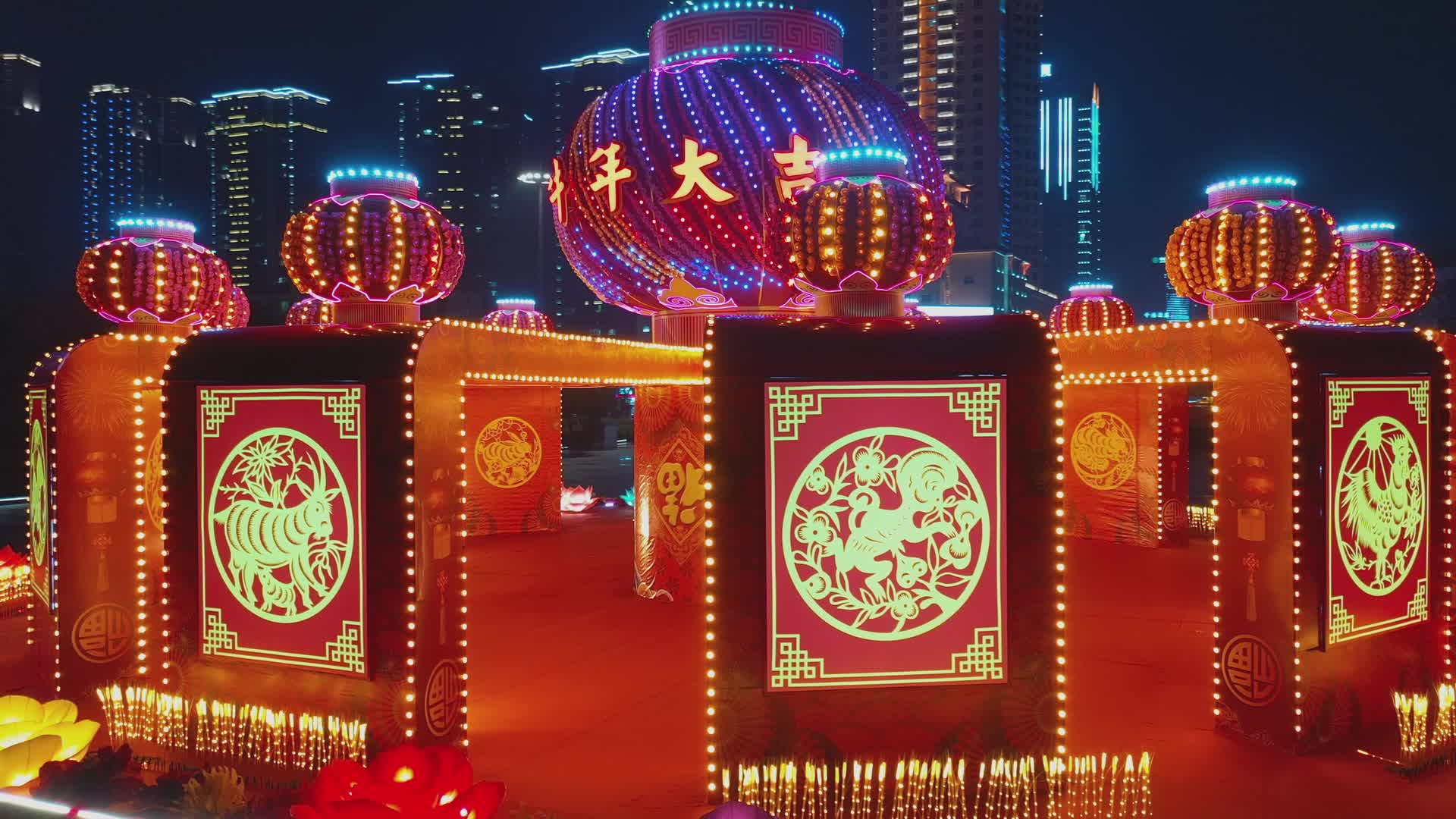 岳阳南湖广场春节灯笼航拍视频视频的预览图