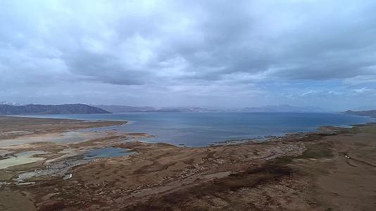 青海盐湖自然风光航拍视频视频的预览图