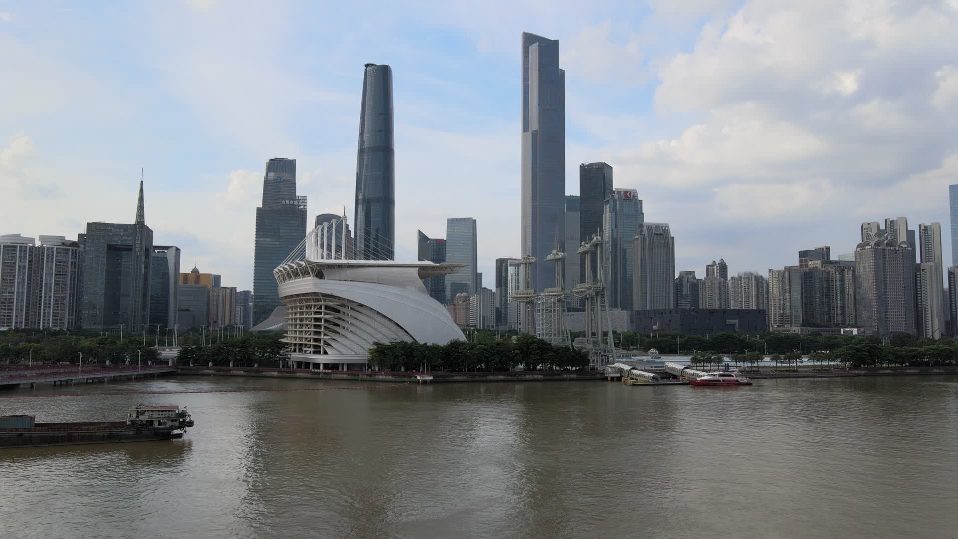 广州海心沙城市建筑航拍视频的预览图