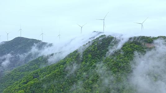高山风力发电风车航拍视频视频的预览图