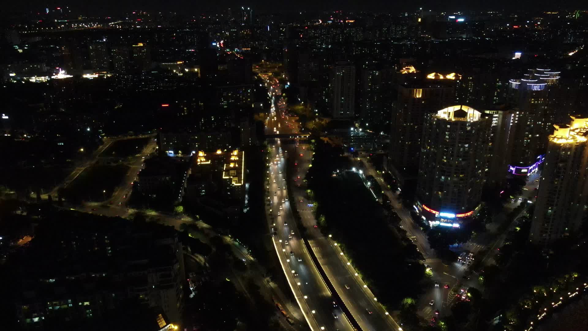 广州大桥桥头城市夜景交通航拍视频的预览图