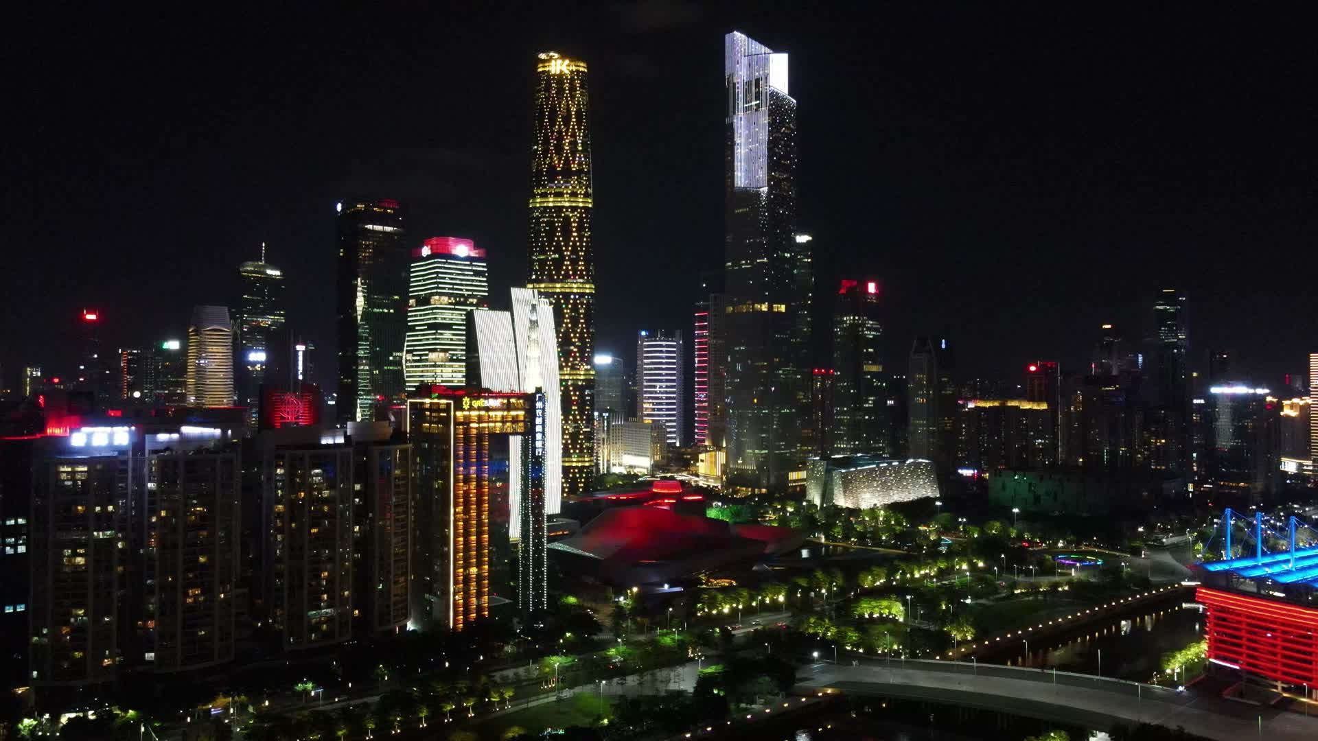 广州CBD夜景航拍东塔西塔视频的预览图