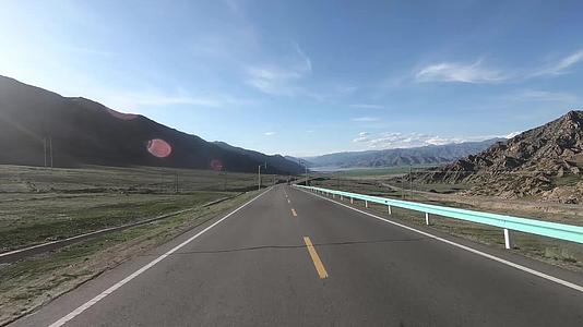 新疆北疆公路风景视频的预览图
