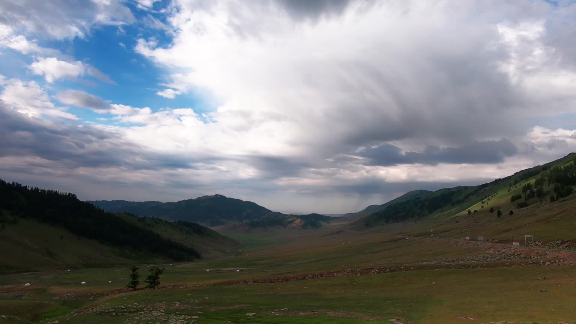 新疆车窗外的风景视频的预览图