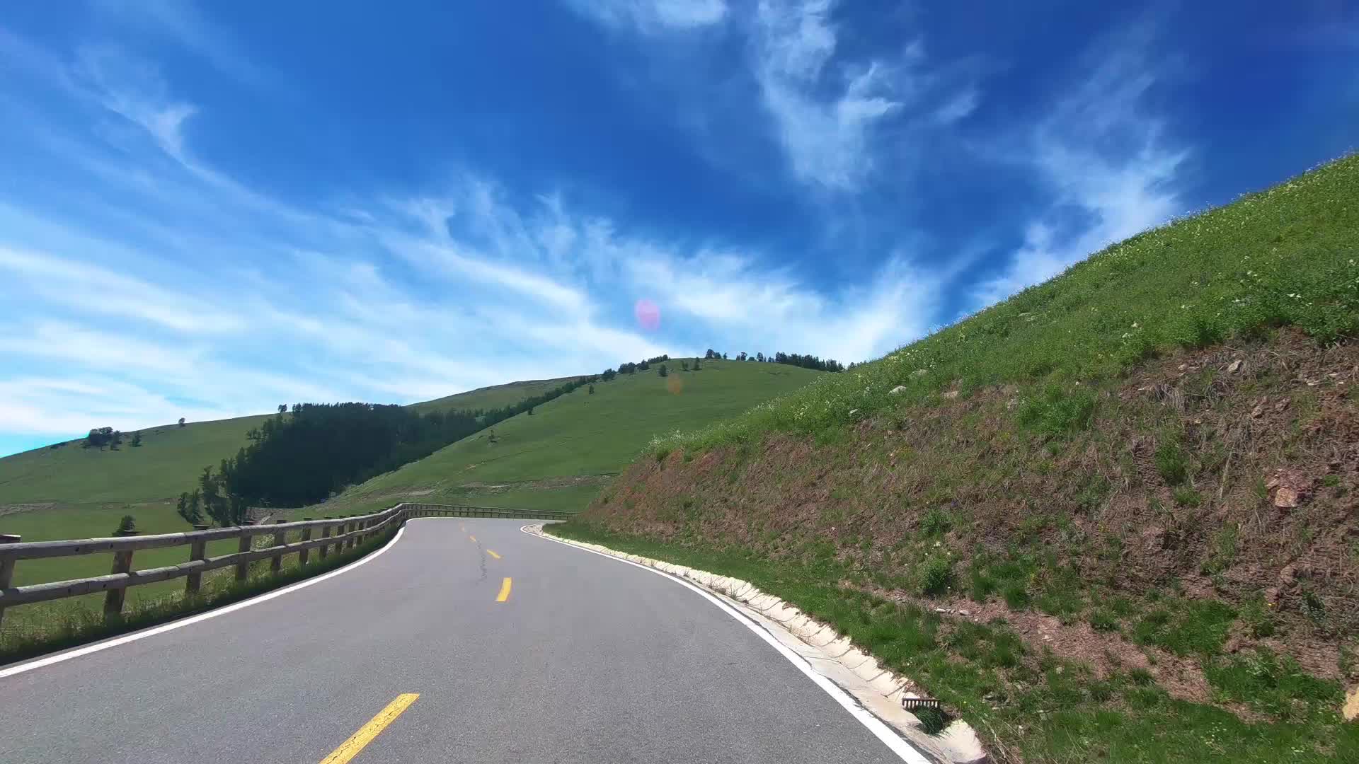 新疆车窗外的风景第一视角实拍视频视频的预览图