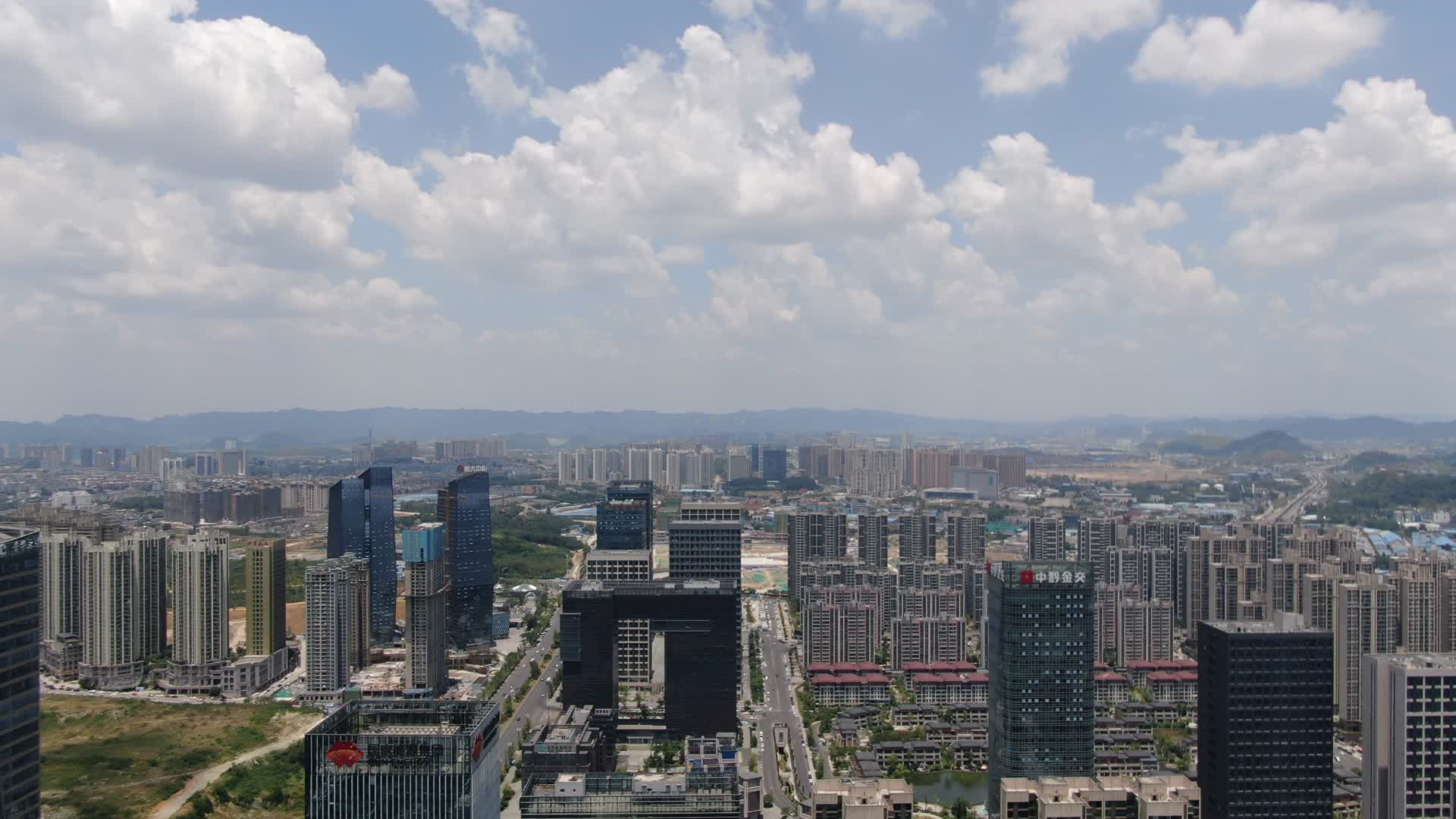 贵州贵阳城市高楼蓝天白云天际线全景4K航拍视频视频的预览图