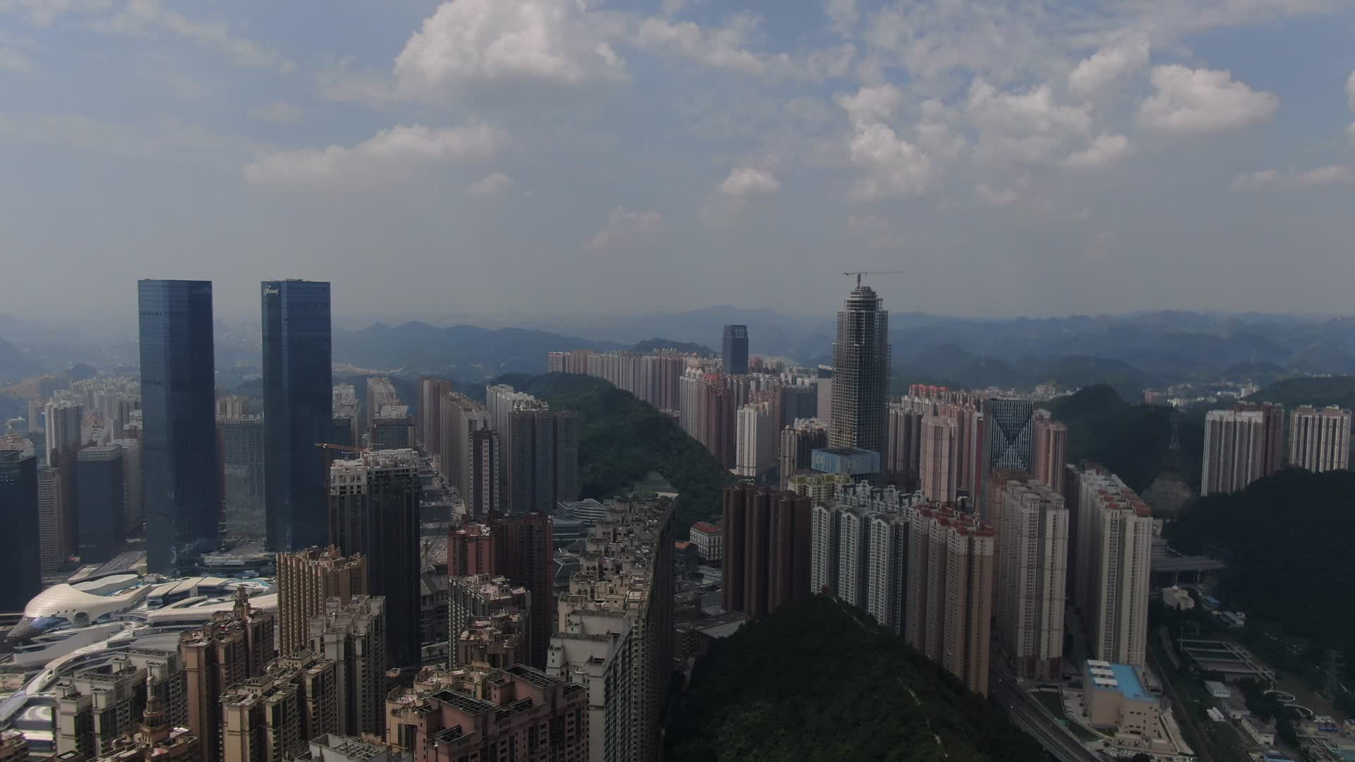 贵州贵阳花果园双子塔4K航拍视频视频的预览图