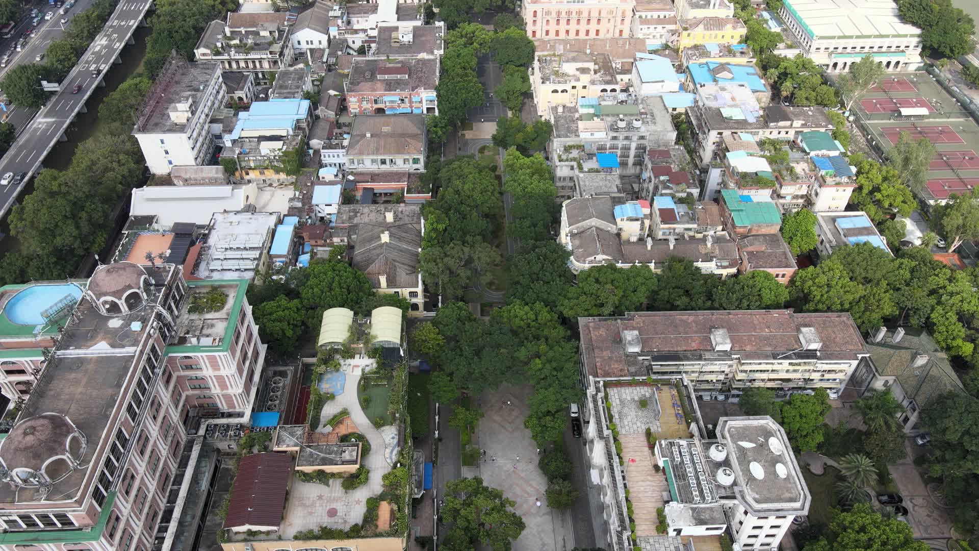 广州沙面公园法式建筑群航拍视频的预览图