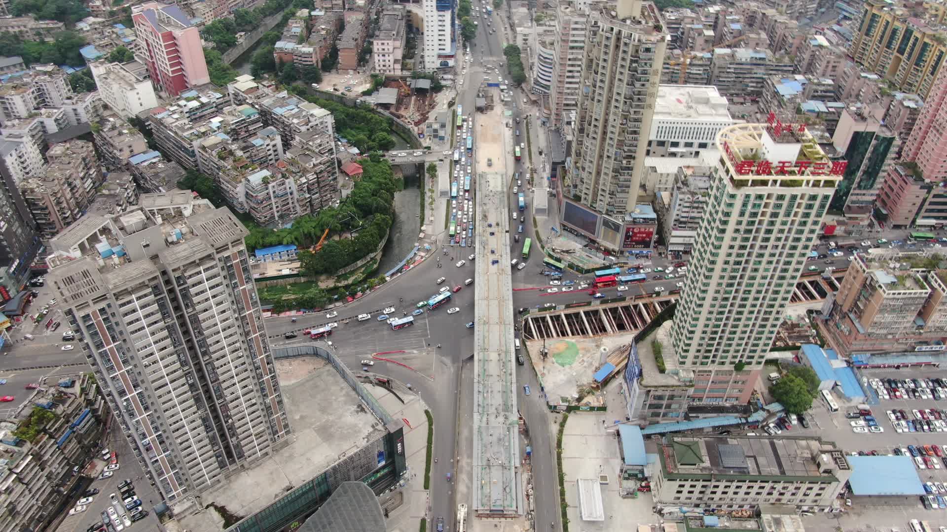 航拍贵州贵阳城市高楼视频的预览图