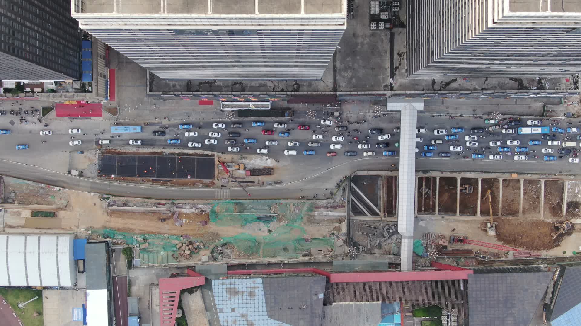 航拍贵州贵阳花果园城市交通视频的预览图