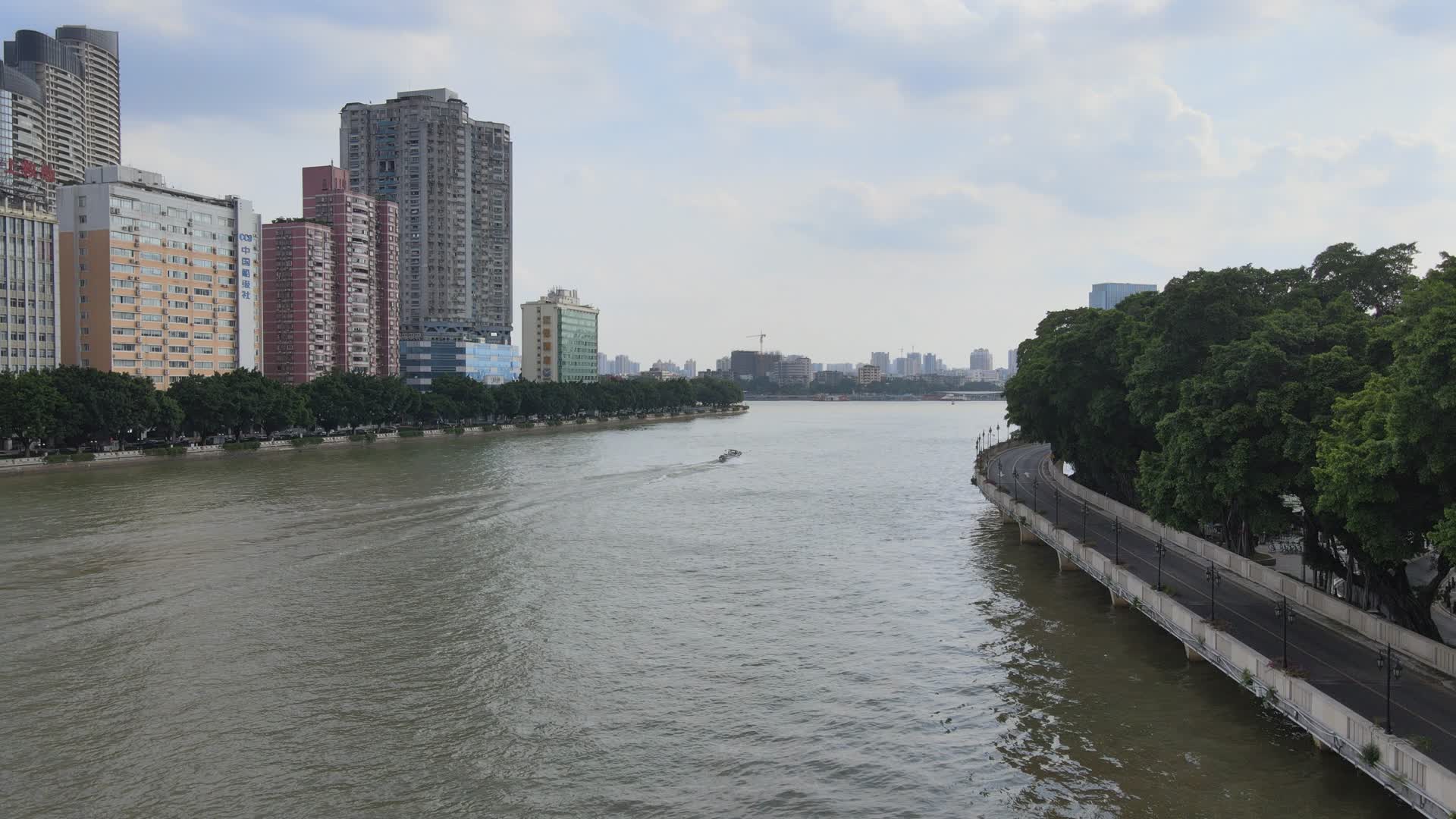 广州洲头咀段珠江航拍视频的预览图