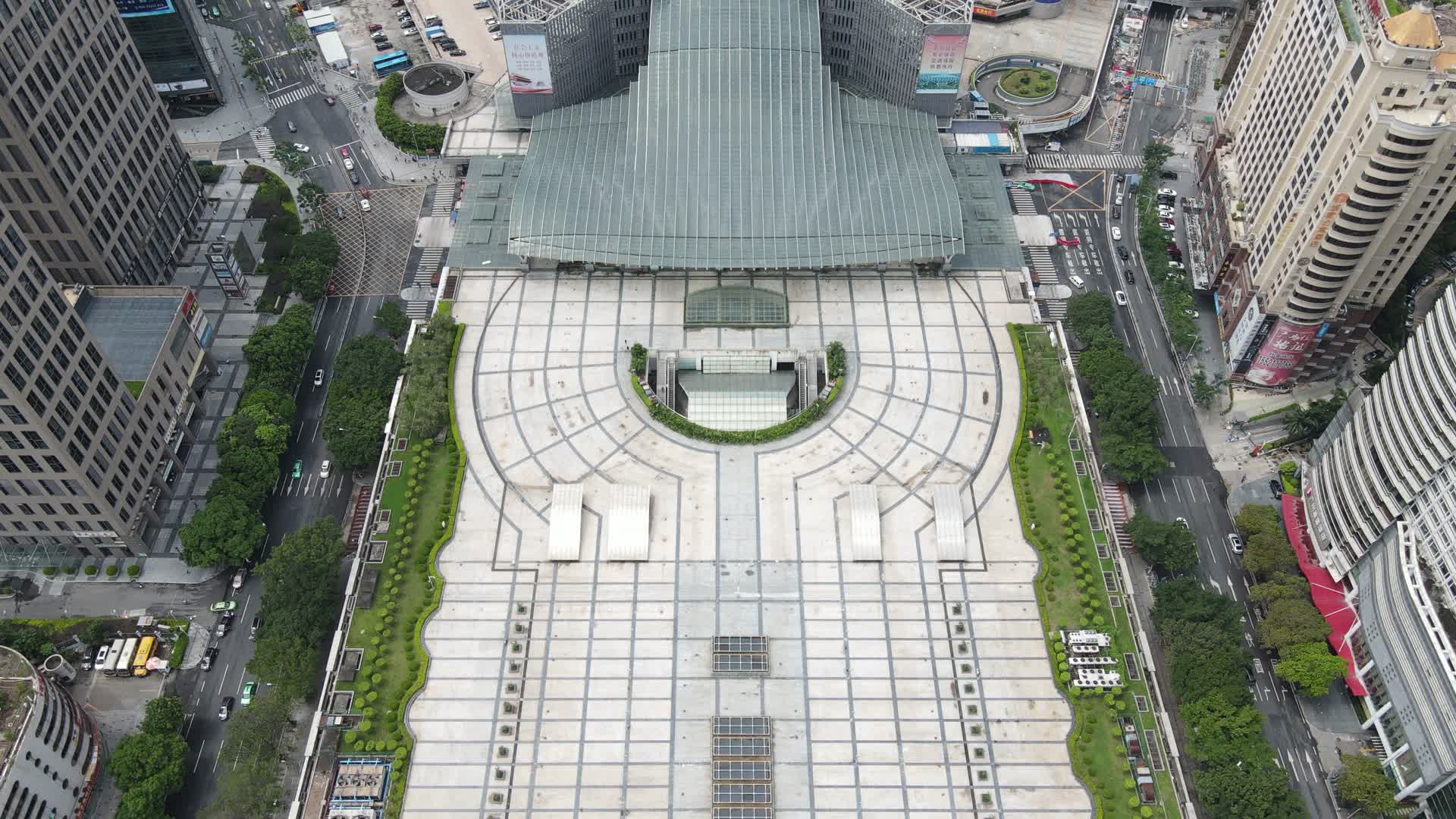 广州火车站广州东站航拍视频的预览图
