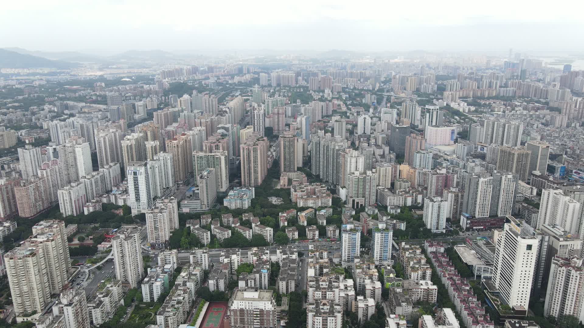 航拍广州天河区城市建筑群视频的预览图