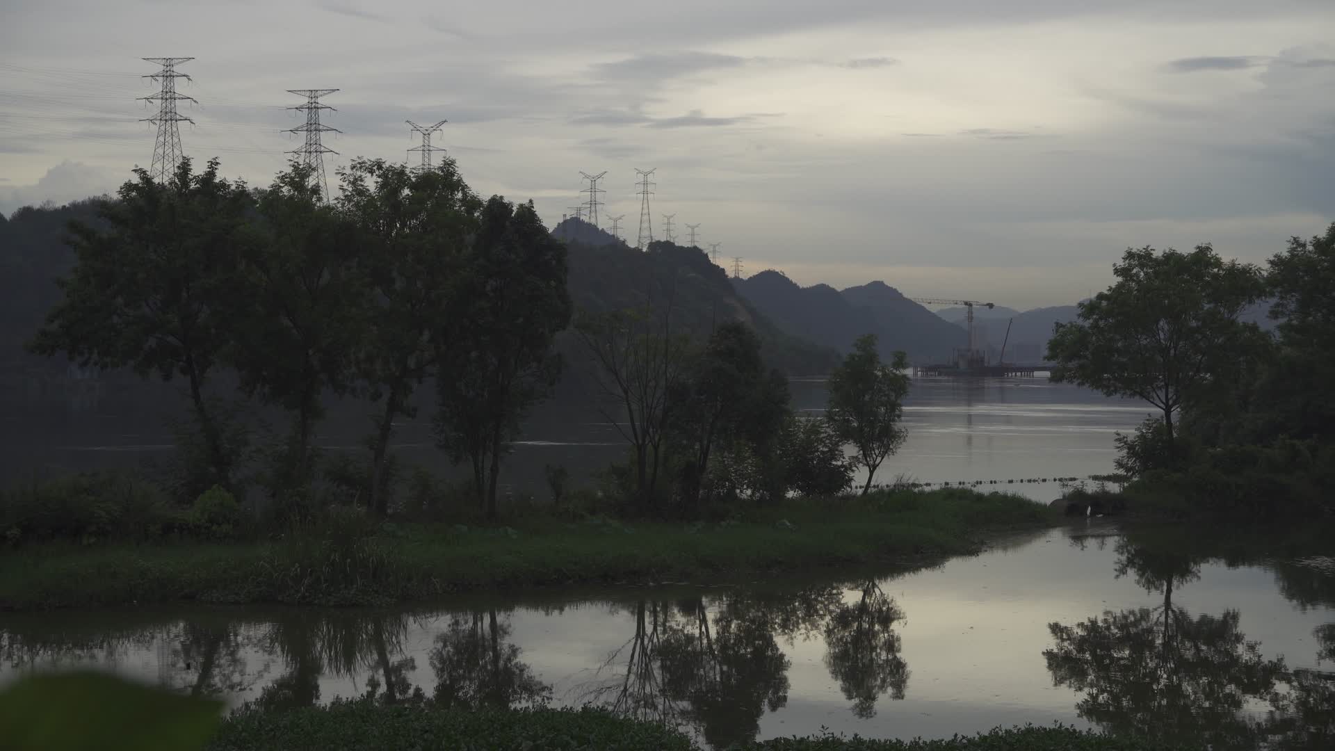 浙江建德新安江下午4K实拍视频视频的预览图