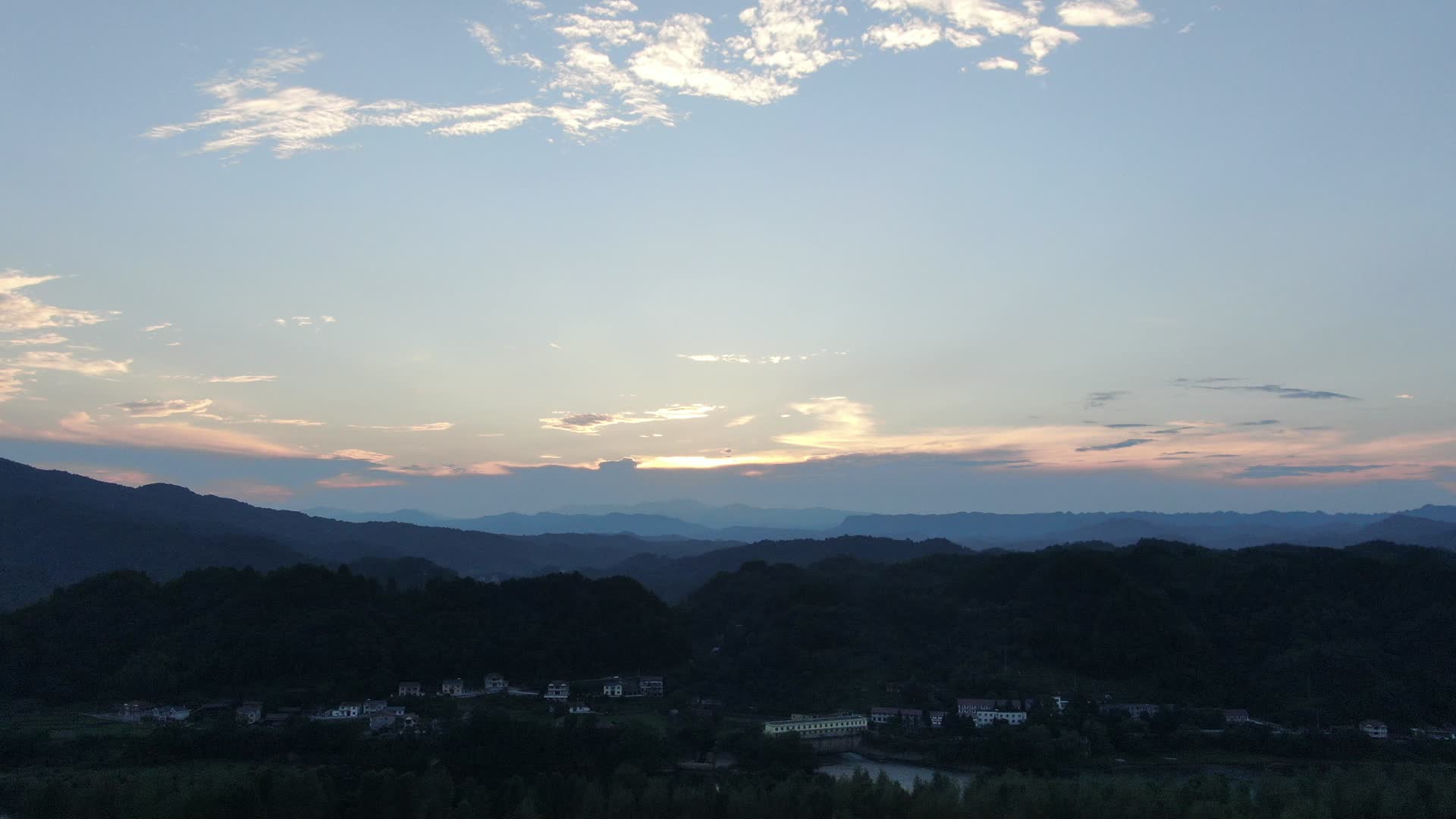 航拍大自然山川丘陵夕阳余晖视频的预览图