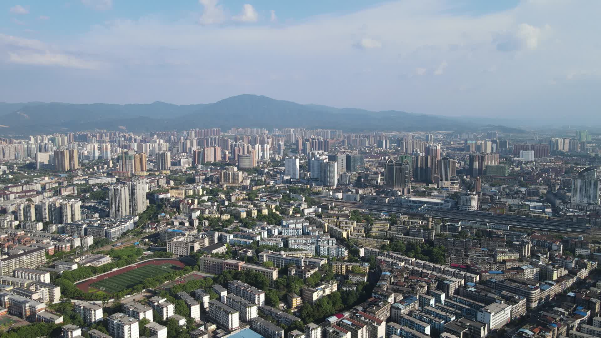 航拍城市天际线视频的预览图