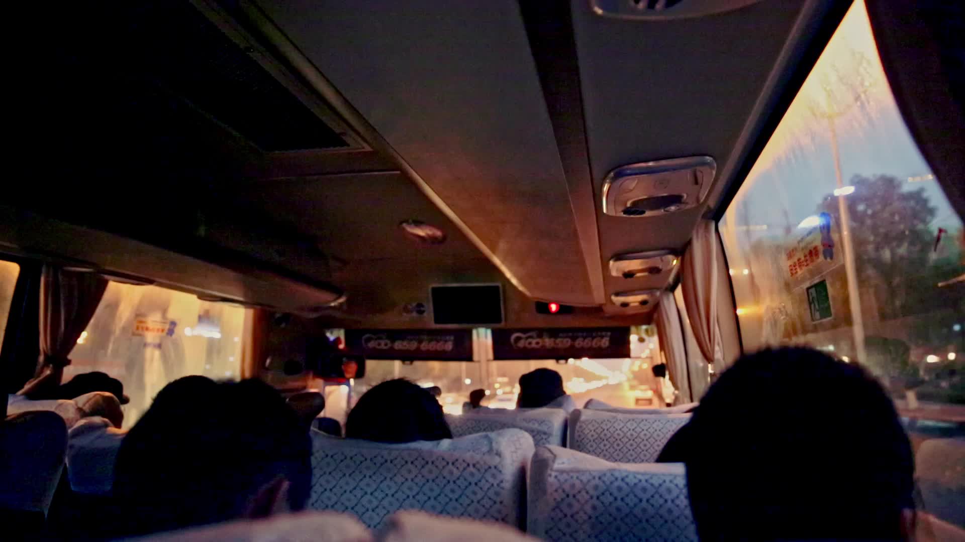 坐中巴车第一视角旅游观光视频的预览图