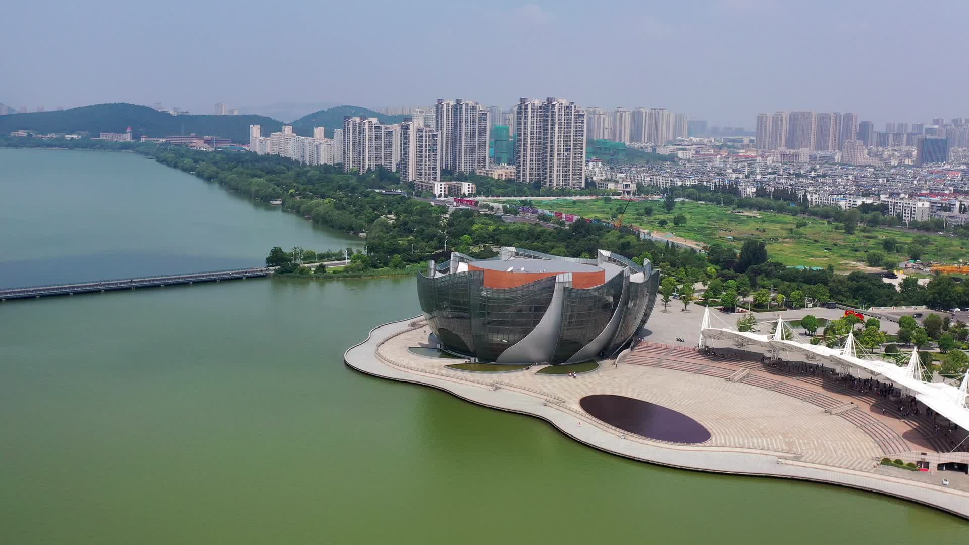 城市风貌苏州云龙湖航拍4K视频视频的预览图