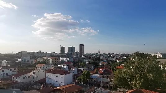 鸟瞰东南亚城市风光实拍视频视频的预览图