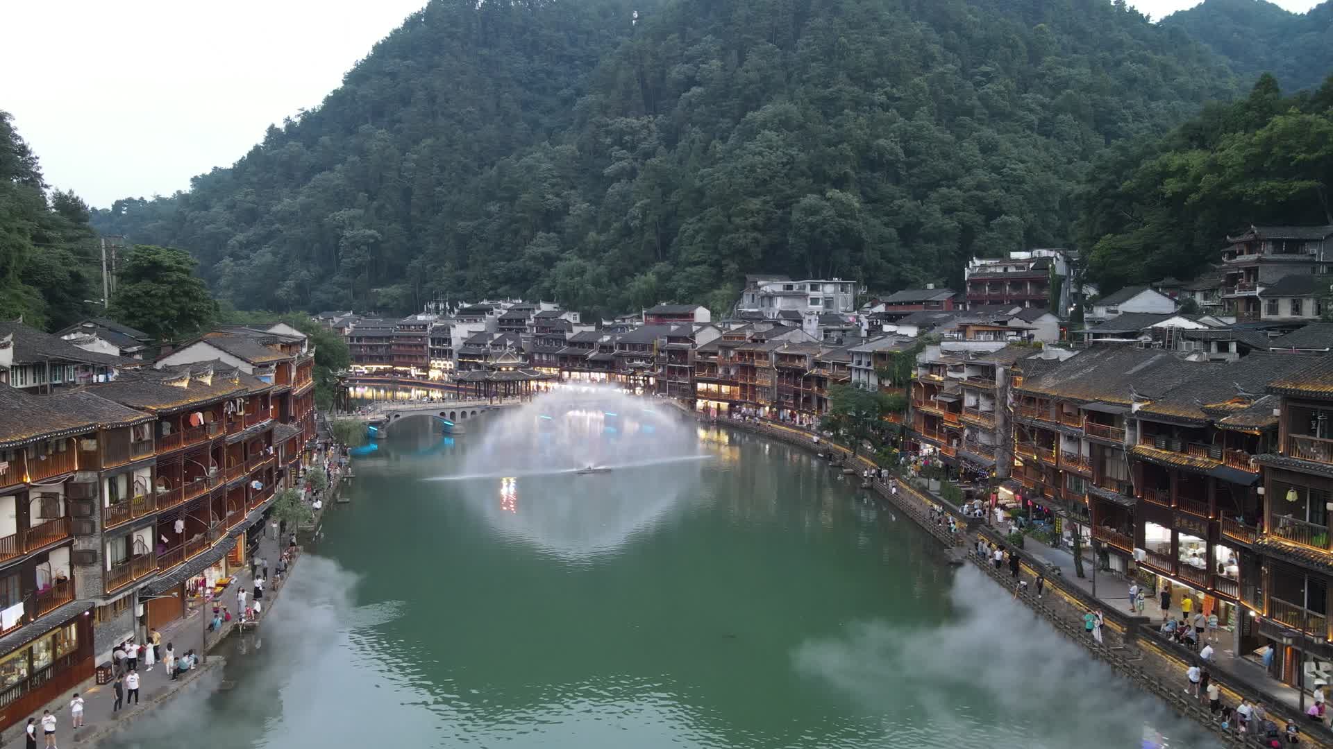 湖南湘西凤凰古城旅游景点4K航拍视频视频的预览图