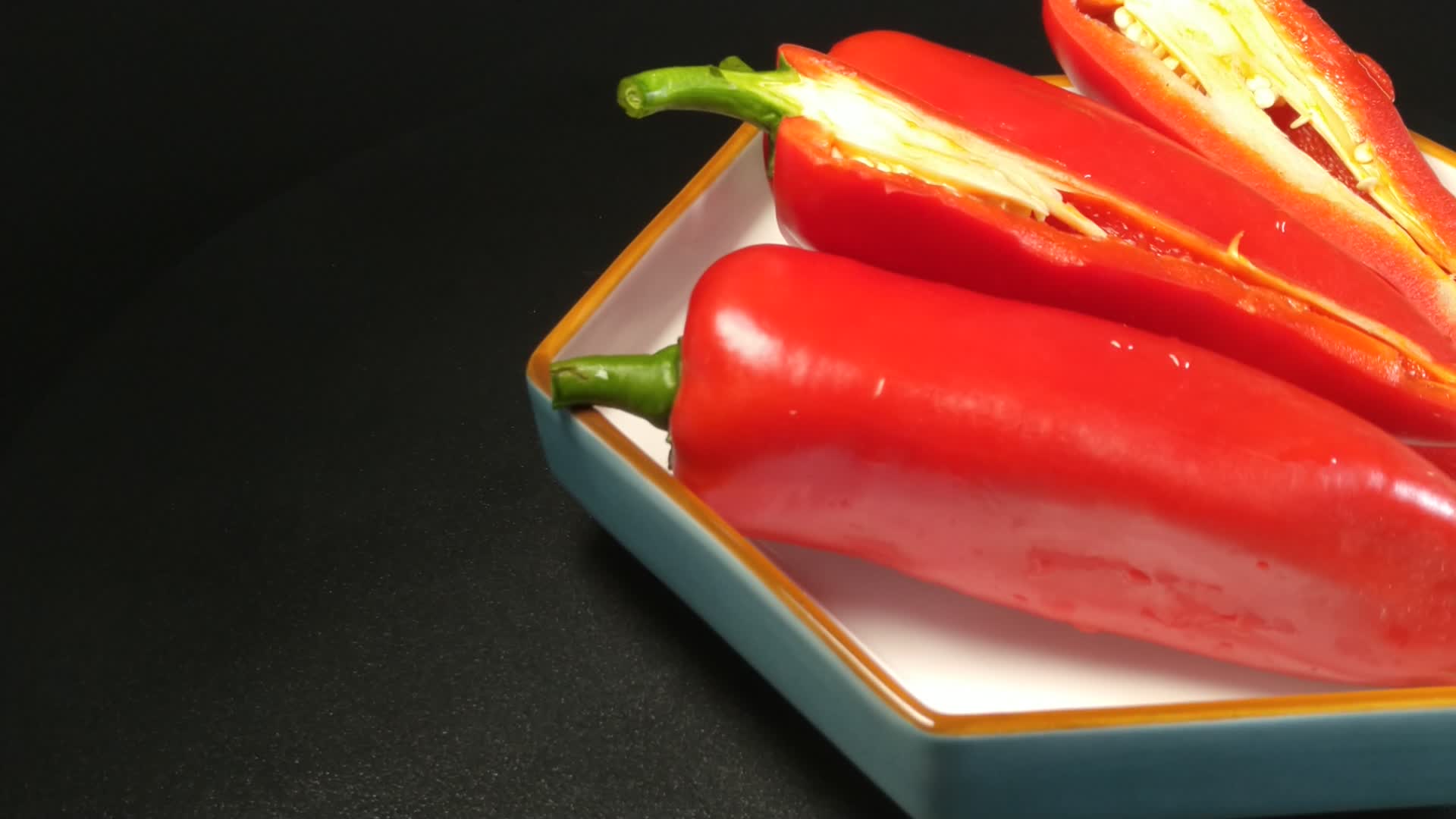 红辣椒食材调味品4K实拍视频视频的预览图