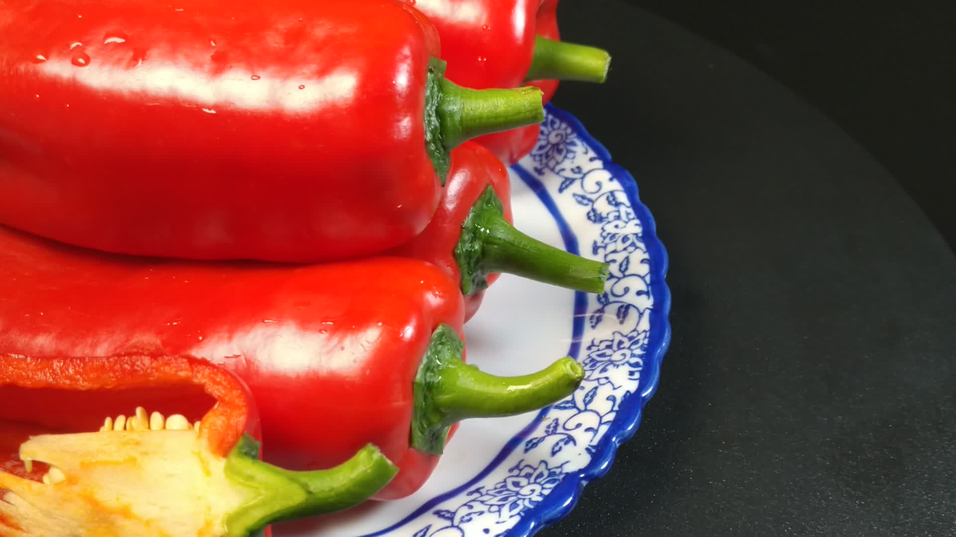 红辣椒食材调味品4K实拍视频视频的预览图