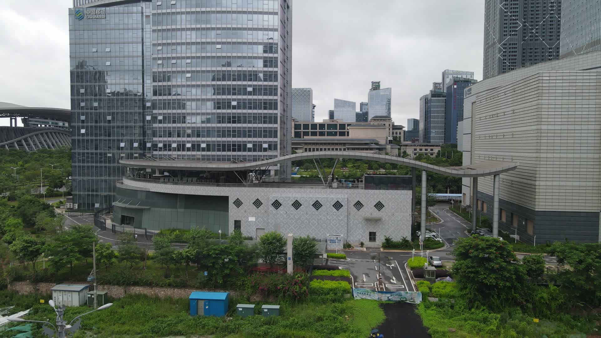 航拍广西南宁五象新区办公大楼视频的预览图