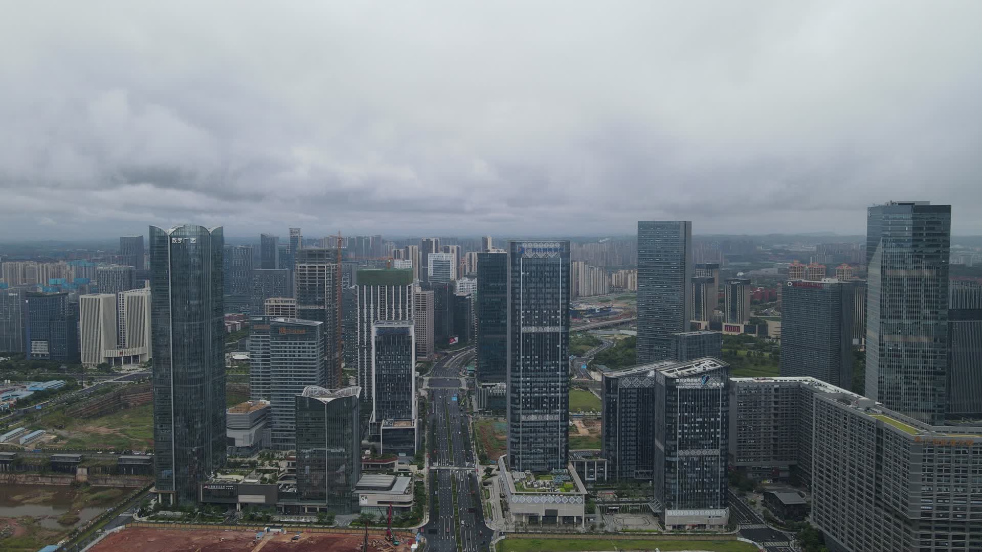 航拍广西南宁五象新区CBD高楼视频的预览图