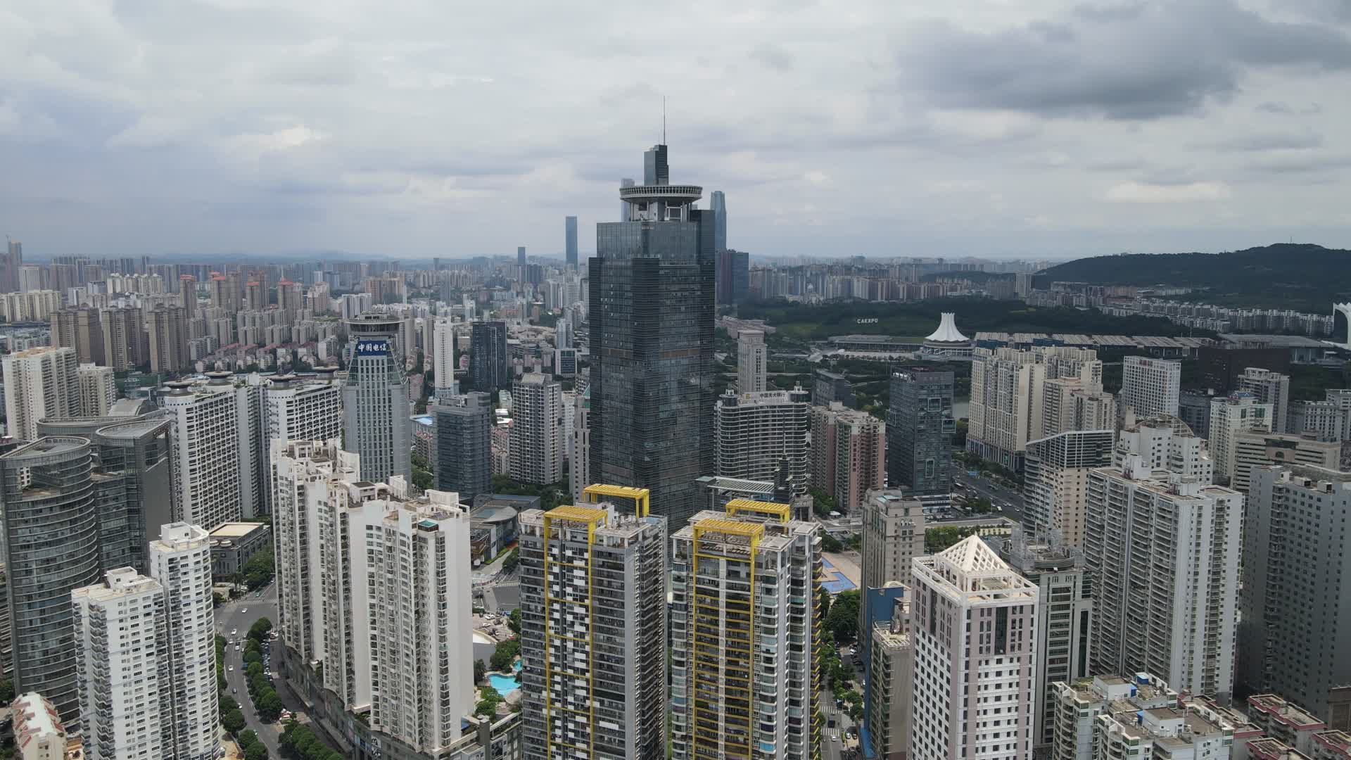 航拍广西南宁民族大道金湖广场城市高楼视频的预览图