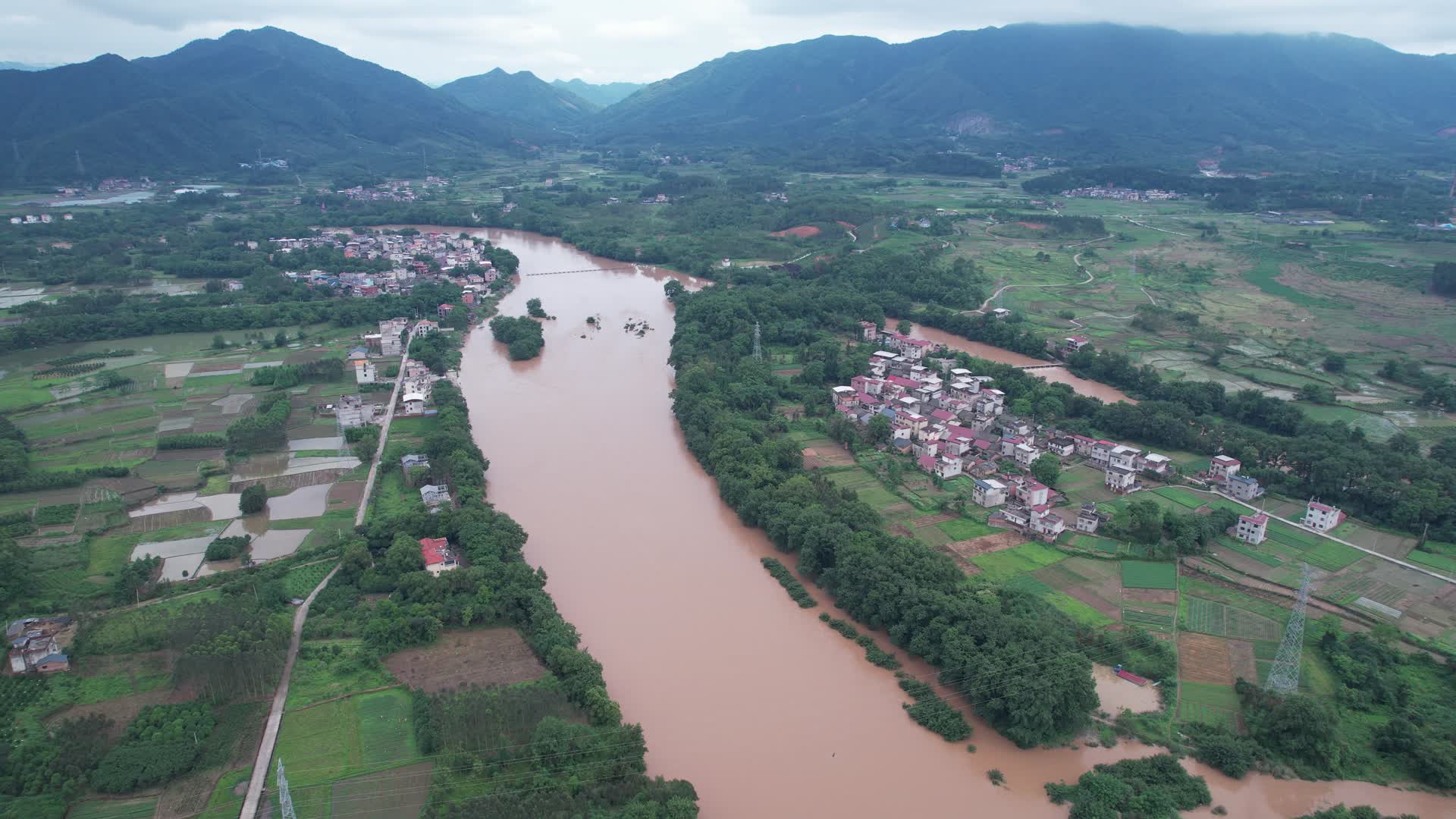 水灾水患夏季洪水江河暴涨视频的预览图