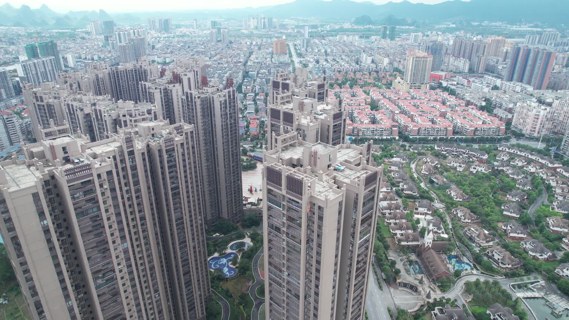 广西桂林八里街城区建筑航拍物业房地产视频的预览图
