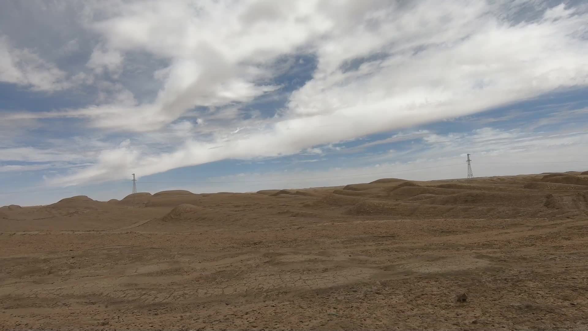 西藏车窗外的风景戈壁滩视频的预览图