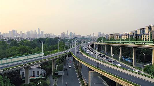 南京老鼓楼城区交通立架桥航拍视频的预览图
