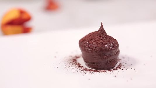 巧克力甜品蛋糕视频的预览图