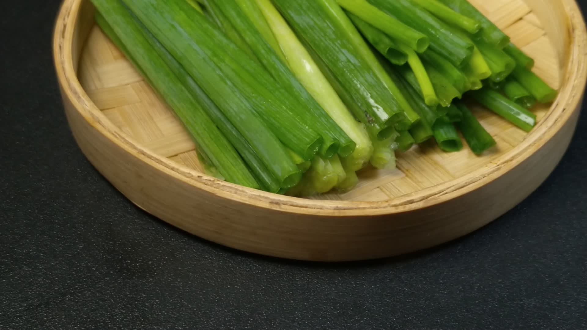 新鲜绿葱小葱美食4K实拍视频视频的预览图
