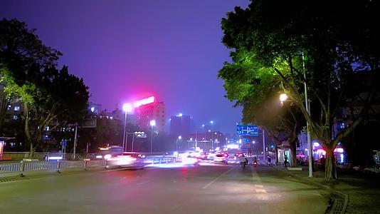 城市夜晚车流延时空境视频的预览图