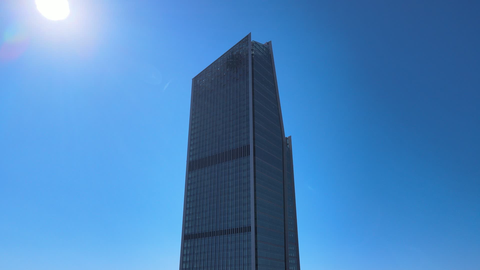 昆明恒隆广场建筑航拍视频的预览图