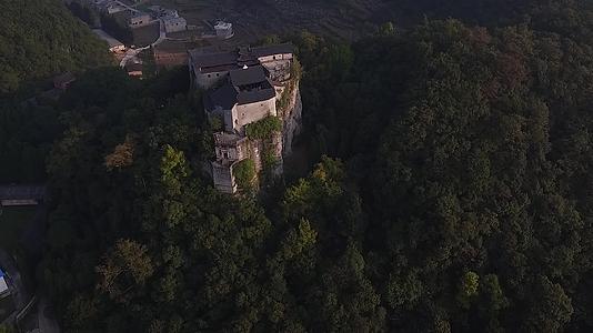 贵州安顺天台山屯堡寺庙航拍视频的预览图