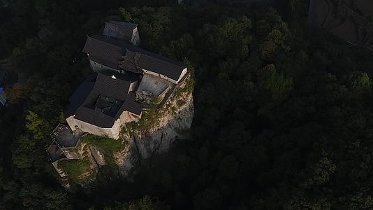 贵州安顺天台山屯堡寺庙航拍视频的预览图