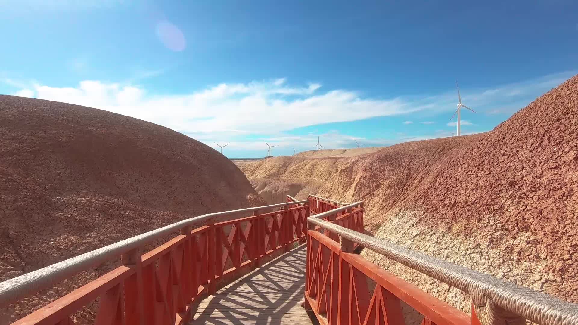 新疆五彩滩景区风景视频的预览图