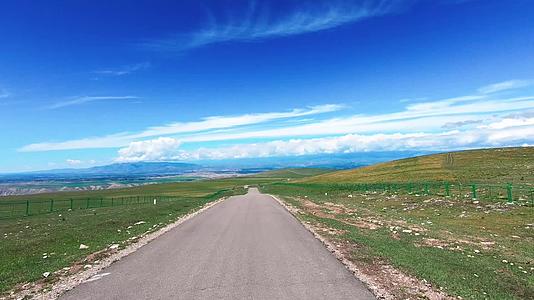5月新疆喀拉峻大草原视频的预览图