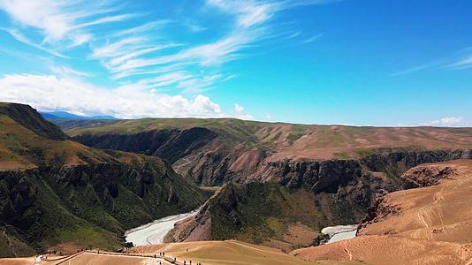航拍新疆喀拉峻大峡谷视频的预览图
