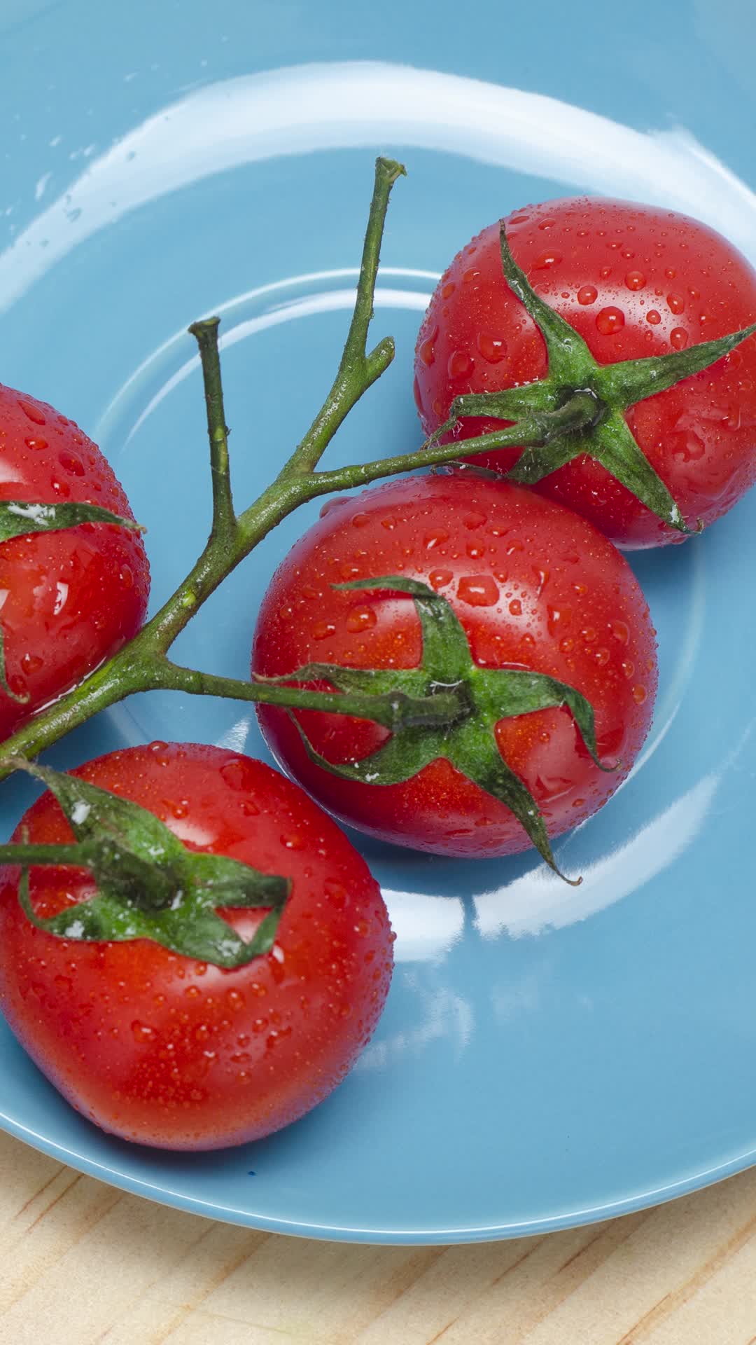 新鲜水果圣女果小番茄4k滑轨平移视频的预览图